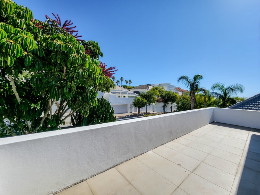 5 Bedroom Property for Sale in Fresnaye Western Cape